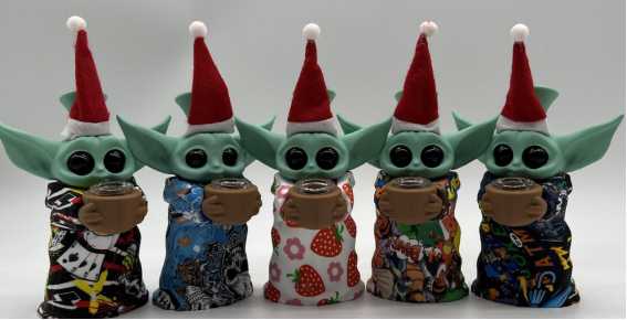 DPSP050 5.9inch  Silicone Weed Pipes Baby Yoda with christmas hat